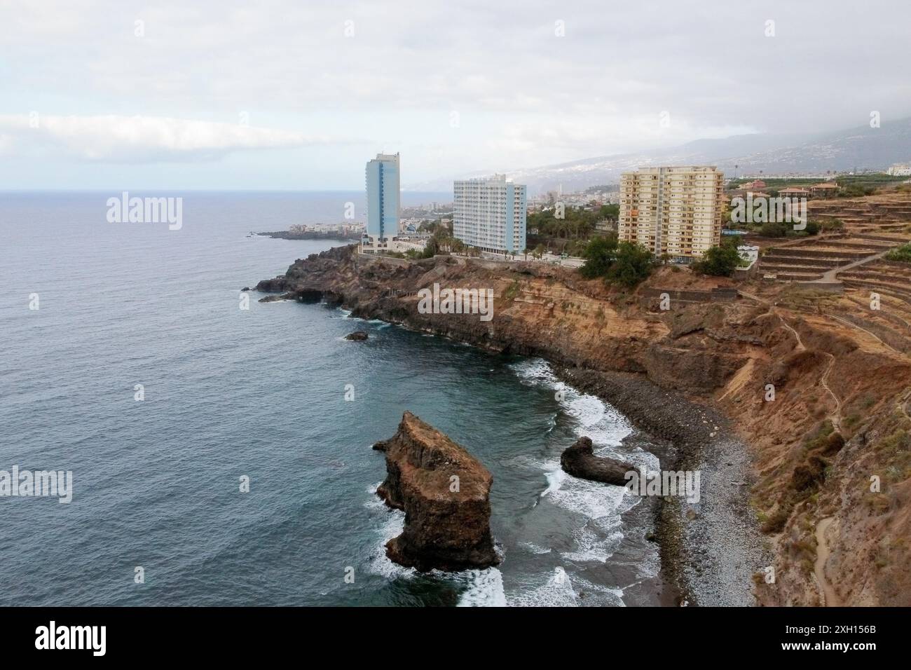 Vista aerea della costa di Puerto de la Cruz a Tenerife, Isole Canarie, Spagna. Fotografia di alta qualità. Foto di alta qualità Foto Stock
