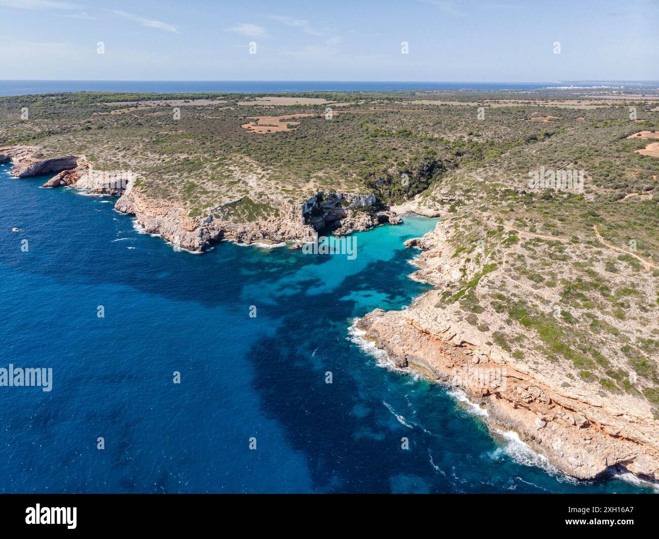 Cala Marmols e Capo Salines, costa di Santanyi, Maiorca, Spagna Foto Stock