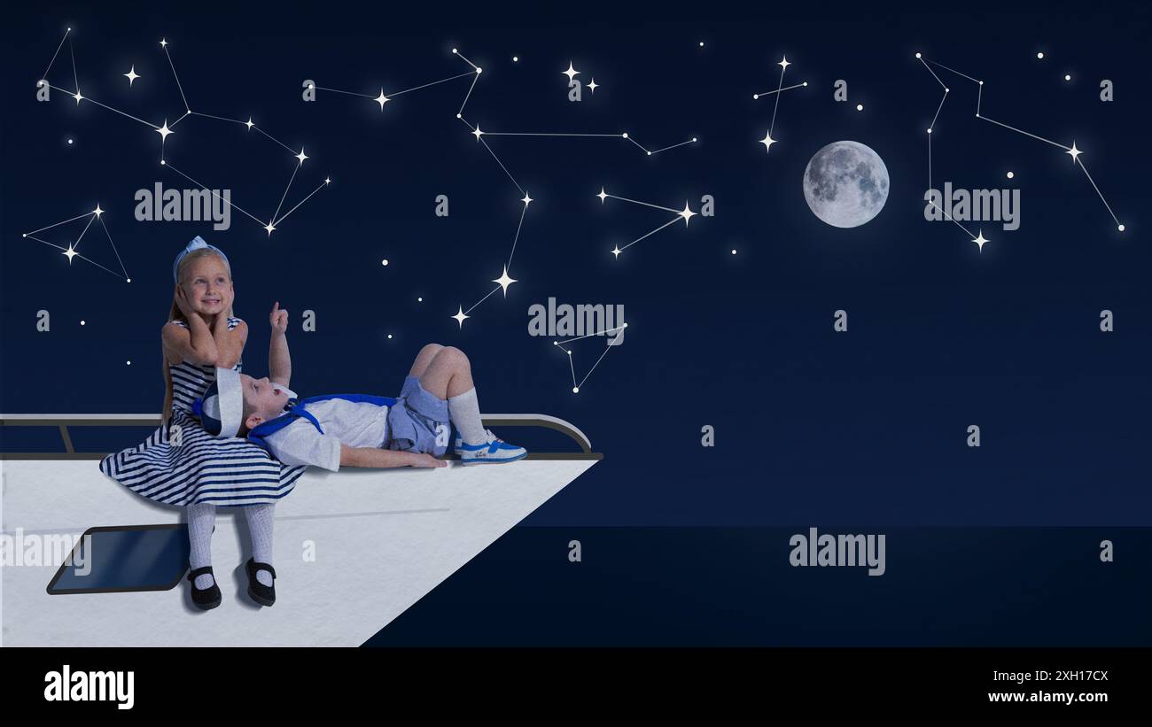 Due bambini in costume da marinaio giacciono sulla prua della barca sotto il cielo stellato, guardando le costellazioni e la luna. Collage d'arte contemporanea. Foto Stock