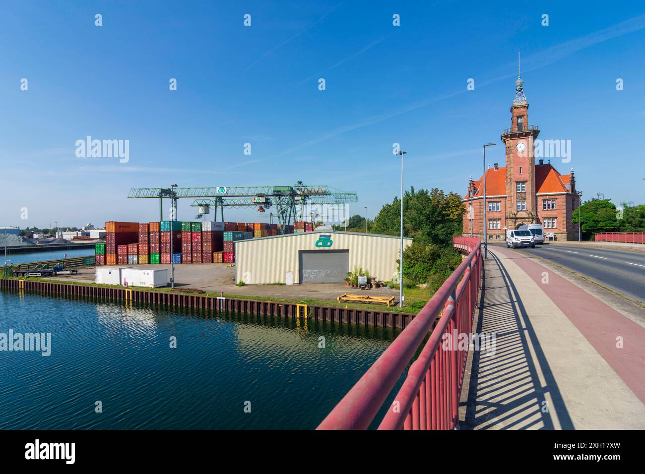 Port Dortmund, edificio Altes Hafenamt Old Port Authority Dortmund Ruhrgebiet Nordrhein-Westfalen, Renania settentrionale Germania Foto Stock