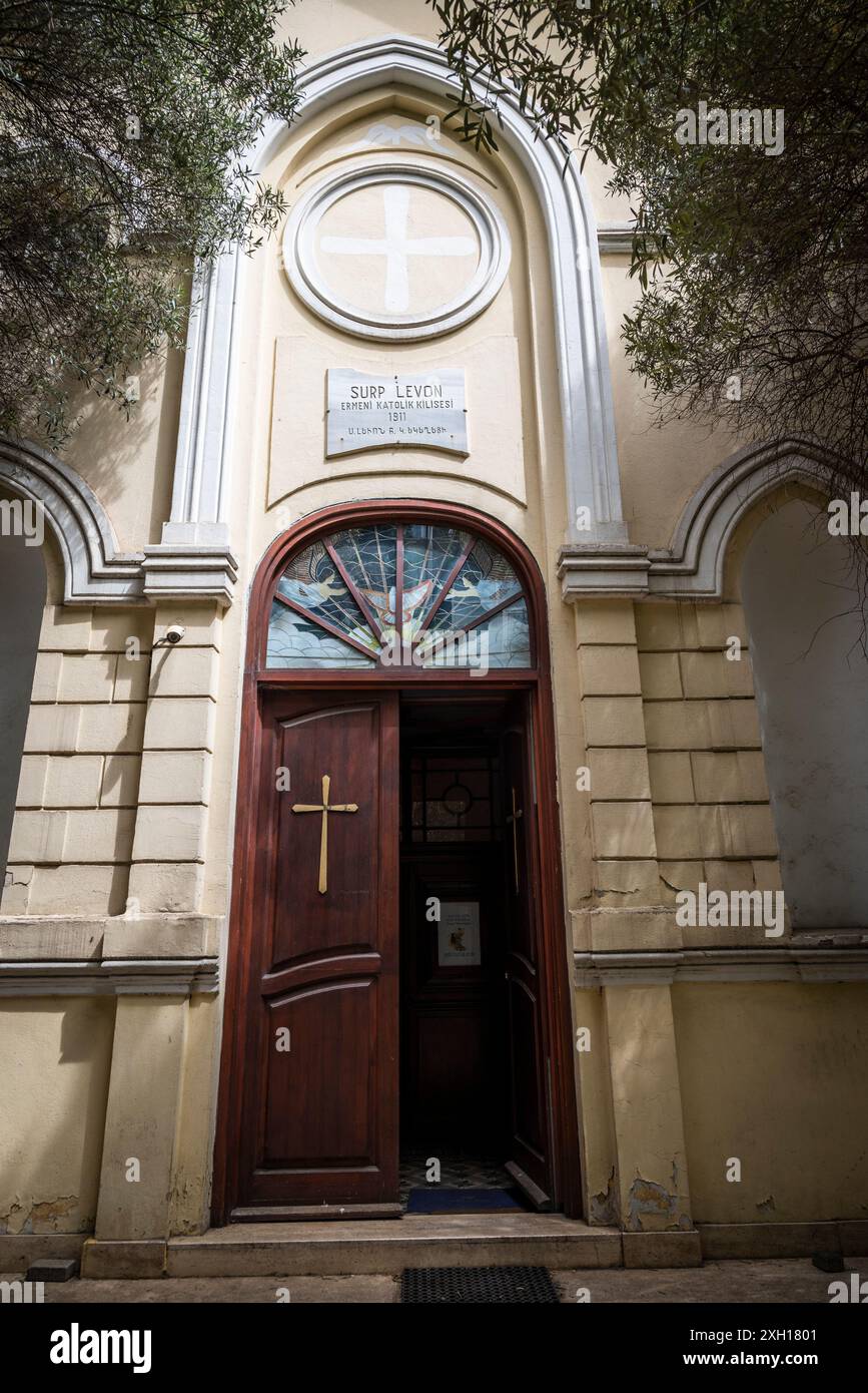 Chiesa cattolica nel distretto di Kadikoy sul lato asiatico di Istanbul, Turchia Foto Stock