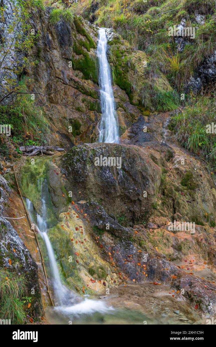 Cascata nella gola di Rehbachklamm vicino a Scheffau am Wilden Kaiser, Tirolo, Austria Foto Stock