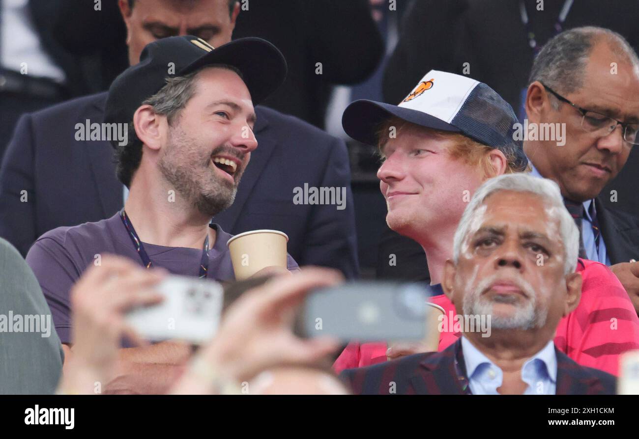 Dortmund, Germania. 10 luglio 2024. Firo : 10.07.2024, calcio: UEFA EURO 2024, EM, Campionato europeo 2024, semifinale, 1/2 finale, M50, Match 50, NED, Paesi Bassi - ENG, Inghilterra ed Sheeran (R) in tribune credito: dpa/Alamy Live News Foto Stock