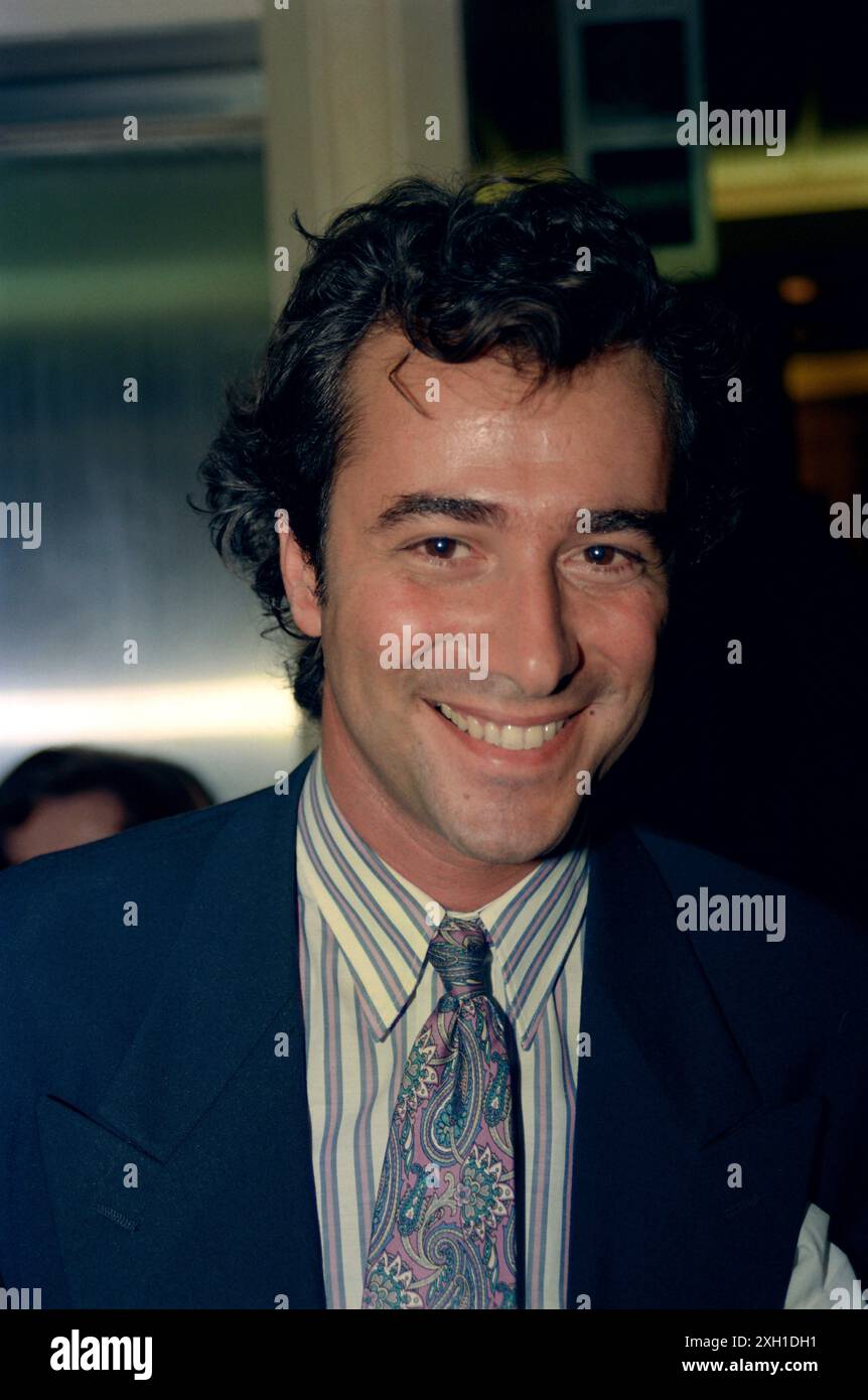 Bernard Montiel presentatore televisivo francese alla cerimonia di premiazione di Bruno Coquatrix a Parigi, 22 ottobre 1990 Foto Stock