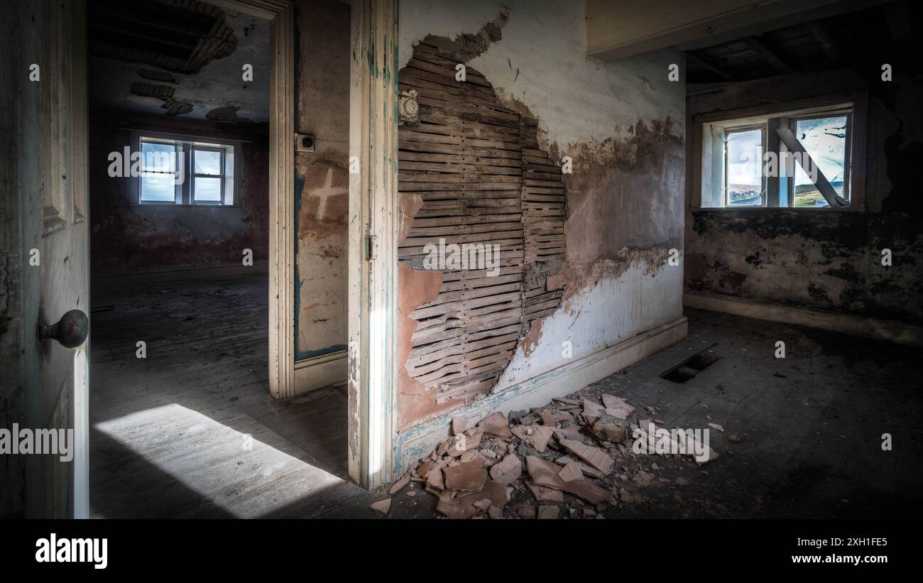 Foto interne di un edificio vittoriano abbandonato nel sud di Londra Foto Stock