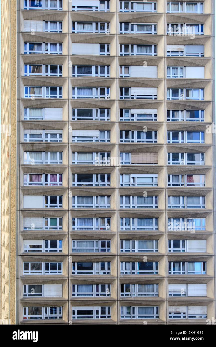 Francia, regione Ile-de-France, 13° arrondissement di Parigi, spianata del distretto di Les Olympiades, 75 rue du Javelot, Tour Athènes (torre che prende il nome dalla città di Atene), Foto Stock