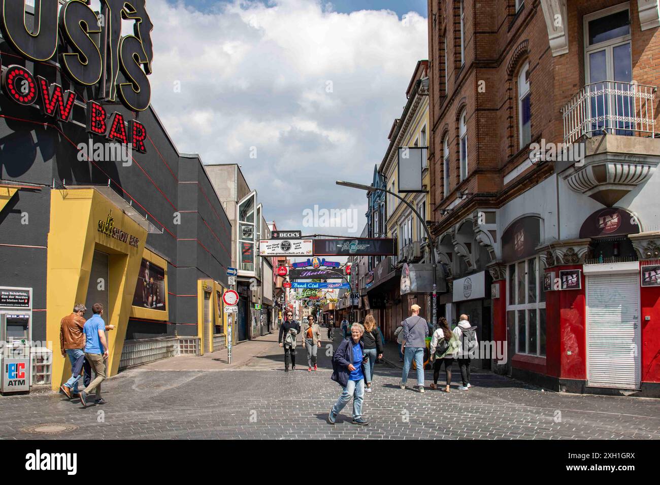 Grosse Freiheit vista sulla strada diurna nel quartiere St. Pauli di Amburgo, Svezia Foto Stock