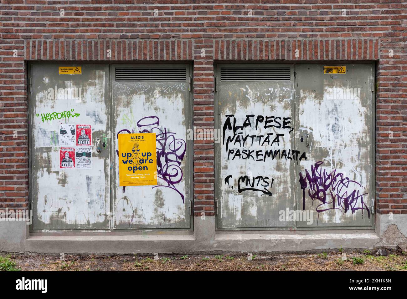 Sottostazione di mattoni rossi nel quartiere Vallila di Helsinki, Finlandia Foto Stock