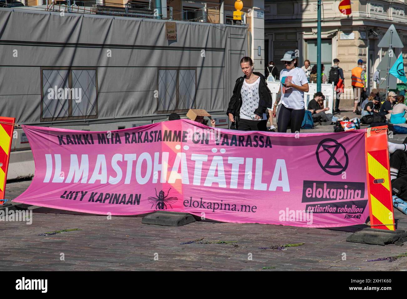 Ilmastohätätila. Striscione presso Elokapina o Extinction Rebellion la strada finlandese che occupa la dimostrazione Myrskyvaroitus 7,6. A Helsinki, Finlandia. Foto Stock