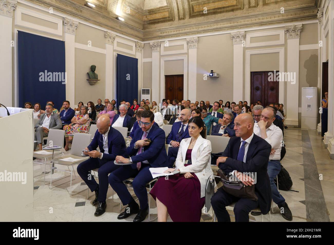 11 luglio 2024, Napoli, Napoli, italia: 11/07/2024, durante il convegno sulla cura responsabile per la tutela dei cittadini per la legge 2472017 e i relativi decreti attuativi, organizzato dalla Fondazione Italia in salute. (Credit Image: © Fabio Sasso/ZUMA Press Wire) SOLO PER USO EDITORIALE! Non per USO commerciale! Foto Stock