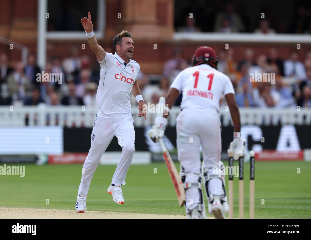 James Anderson celebra il bowling Kraigg Brathwaite delle Indie occidentali il secondo giorno della prima partita di test maschile di Rothesay al Lord's Cricket Ground di Londra. Data foto: Giovedì 11 luglio 2024. Foto Stock