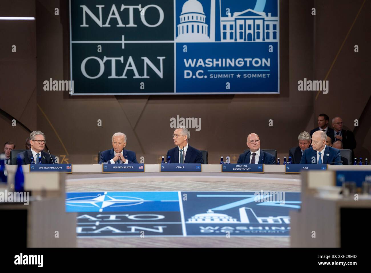 Washington, Stati Uniti. 10 luglio 2024. U. Il Presidente Joe Biden, seconda sinistra, commenti durante la riunione del Consiglio del Nord Atlantico durante il 75° anniversario del Summit NATO al Walter E. Washington Convention Center, 10 luglio 2024 a Washington, DC Credit: Cameron Smith/White House Photo/Alamy Live News Foto Stock