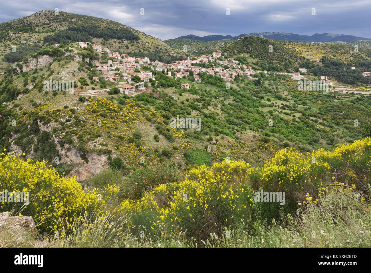 Villaggio collinare di Dimitsana nella regione Arcadia del Peloponneso della Grecia. Foto Stock