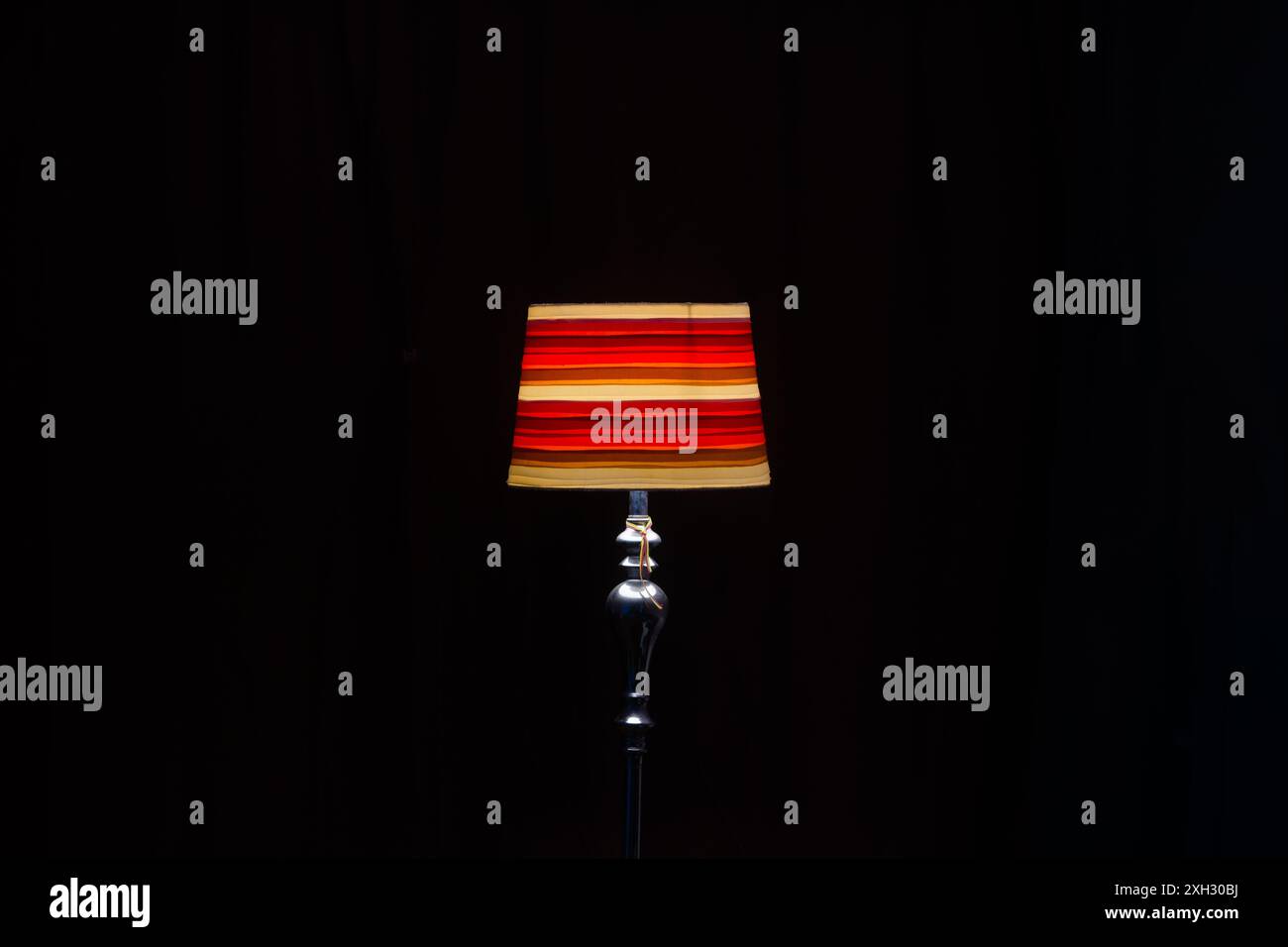 Illuminare l'oscurità Foto Stock
