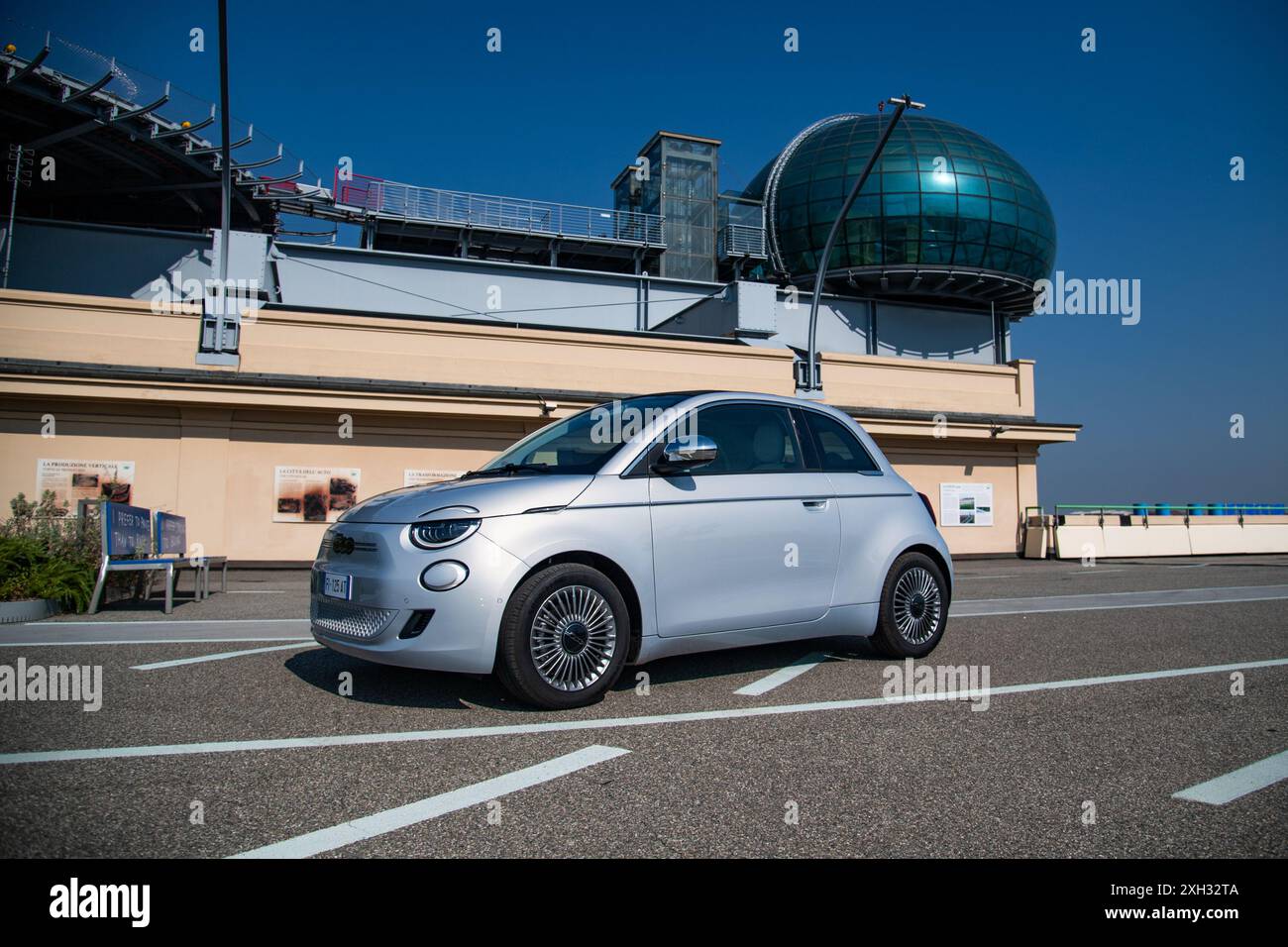 Torino, Italia. 11 luglio 2024. 500Mirafiori in occasione del 125° anniversario della Fiat a Torino, Italia - giovedì 11 luglio 2024 - motori - ( foto Alberto Gandolfo/LaPresse ) crediti: LaPresse/Alamy Live News Foto Stock