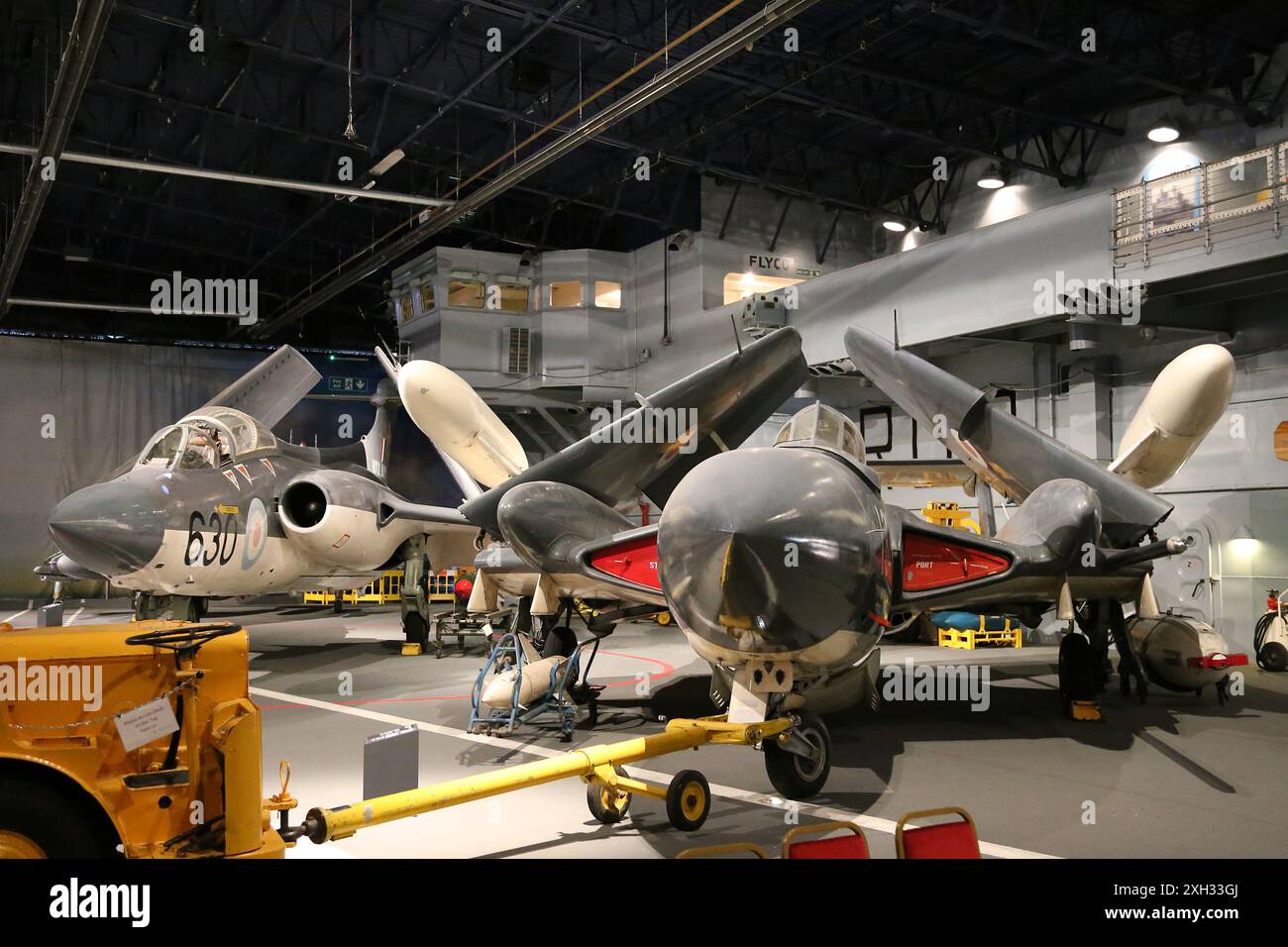 Blackburn Buccaneer and De Havilland Sea Vixen, Hall 3, Royal Navy Fleet Air Arm Museum, RNAS Yeovilton, Ilchester, Somerset, Inghilterra, Regno Unito, Europa Foto Stock