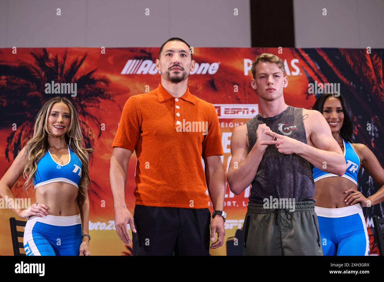 11 luglio 2024: (L-R) WBO e IBF campionato dei pesi medi Janibek Alimkhanulyon e Andrei Mikhailovich sul palco durante la conferenza stampa Top Rank Boxing all'interno della Grand Ballroom al Palms Casino Resort di Las Vegas l'11 luglio 2024 a Las Vegas, Nevada. Christopher Trim/CSM. (Immagine di credito: © Christopher Trim/Cal Sport Media) Foto Stock