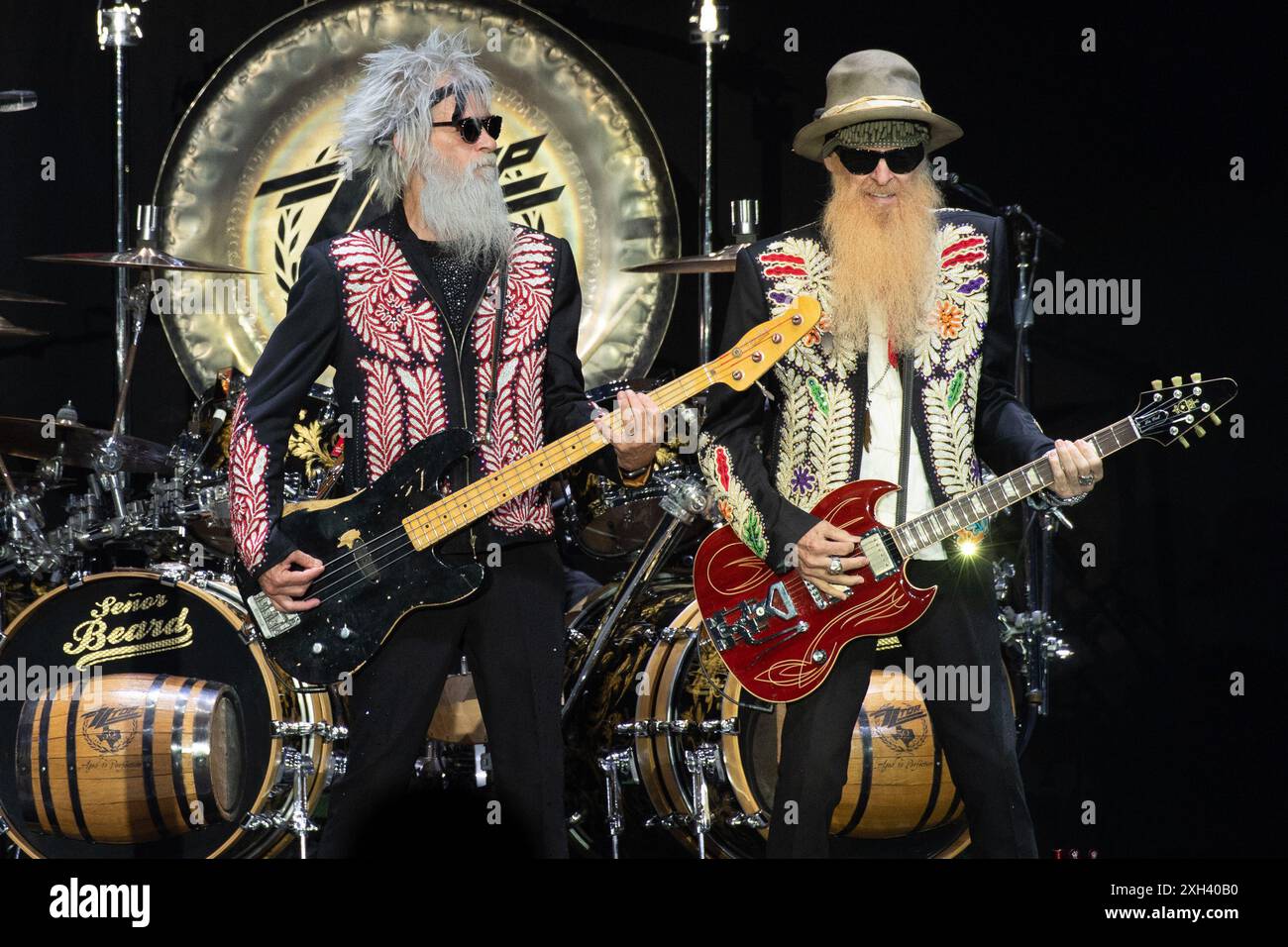 Londra, Regno Unito. 11 luglio 2024. (L-R) - il bassista Elwood Francis, cantante/chitarrista Billy Gibbons della band americana ZZ Top si esibisce all'OVO Wembley Arena. Credito: Justin ng/Alamy Live News Foto Stock