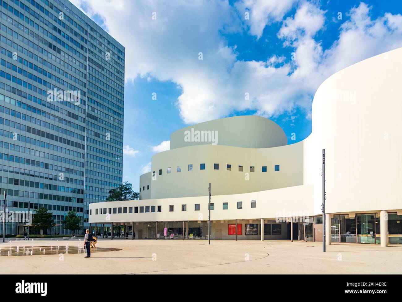 Düsseldorf: teatro Schauspielhaus, grattacielo Dreischeibenhaus a Düsseldorf und Neanderland, Nordrhein-Westfalen, Renania settentrionale-Vestfalia, Germania Foto Stock