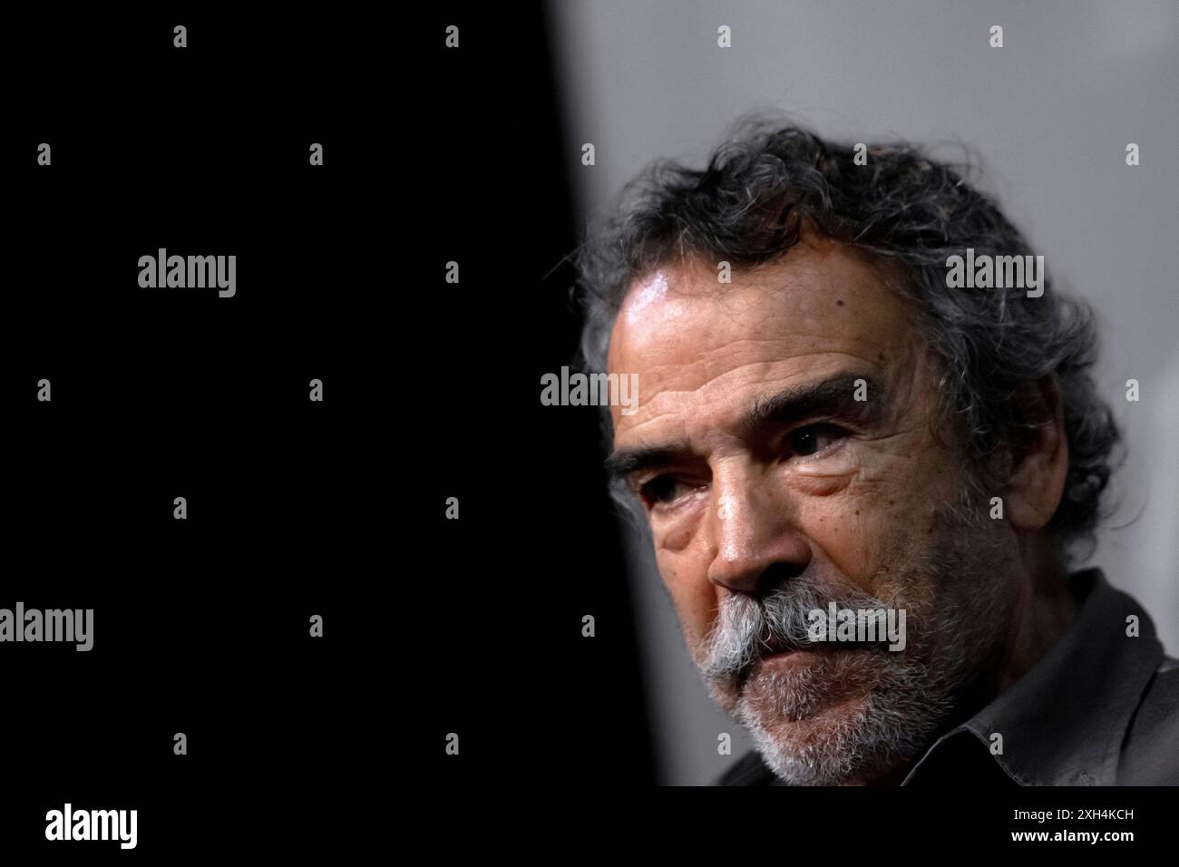 Città del Messico, città del Messico, Messico. 11 luglio 2024. Brigette Broch, l'artista tedesca nazionalizzata dal Messico e pioniera nel design della produzione cinematografica in Messico, nominata per vari premi nazionali e internazionali, premiata con il premio Oscar per il "Best Production Design" per Moulin Rouge, e l'attrice e regista, la messicana Angeles Cruz, sono stati onorati con un posto nella sala riunioni della Facoltà di Cinema del Messico. L'evento si è svolto durante la presentazione di nuove carriere presso questa Università, di cui è co-fondatrice. Il primo attore Damian Alcazar, gli esperti di animazione Foto Stock