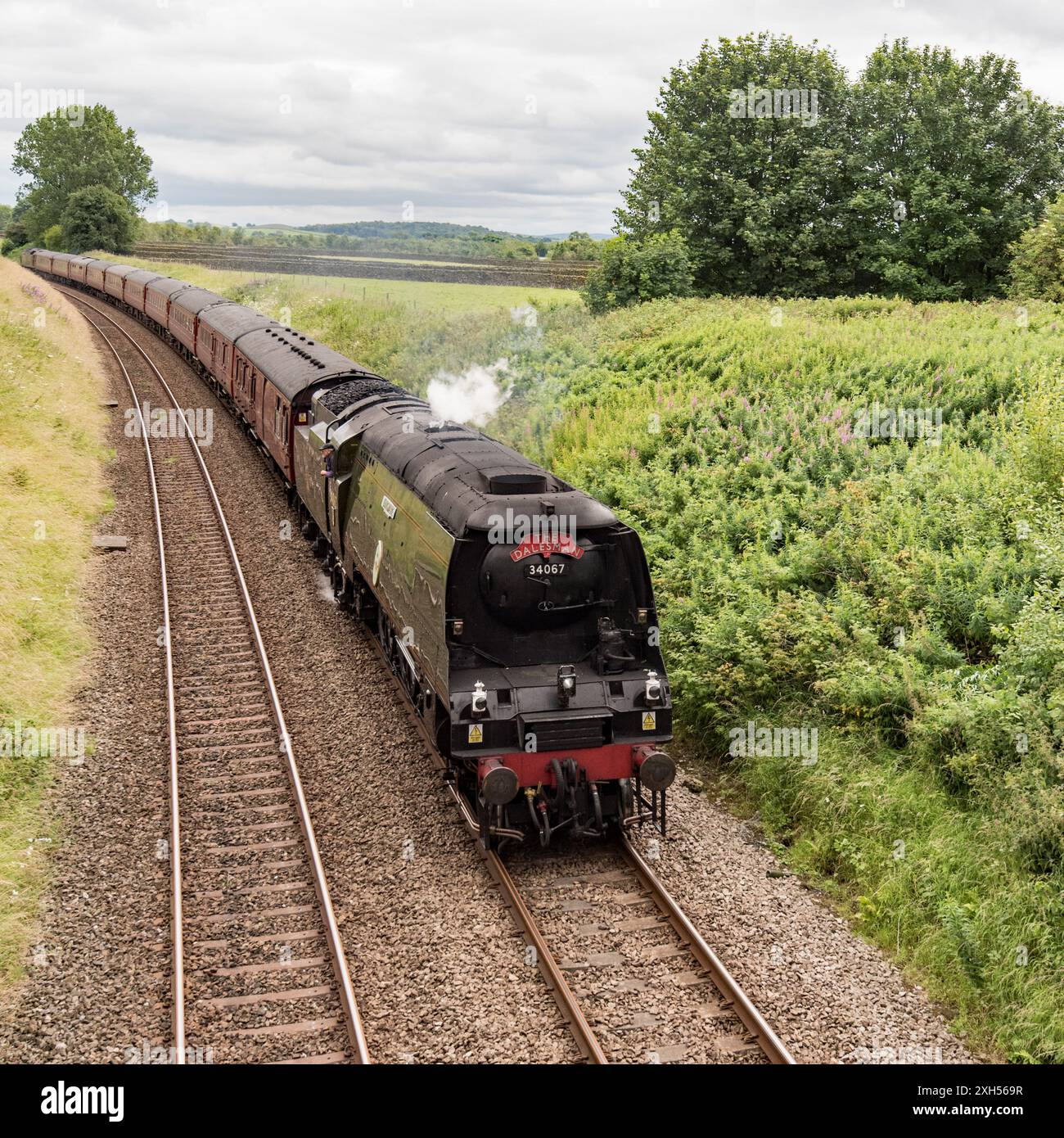 Locomotiva a vapore Tangmere come Dalesman il 7/11/24, vista tra Hellifield e Long Preston. Foto Stock