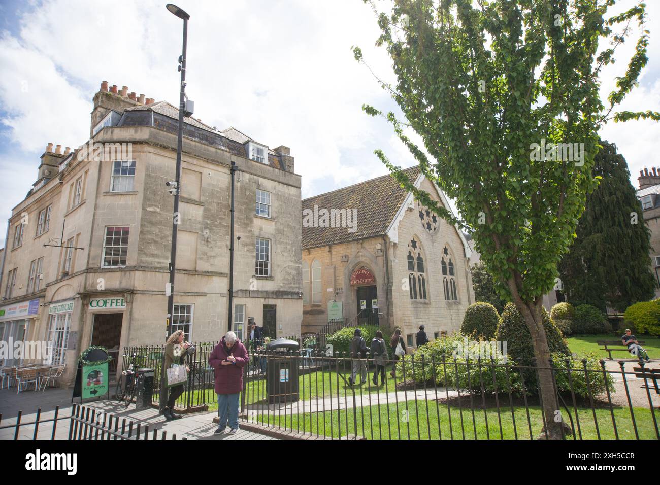 Vedute delle persone a Bath nel Somerset nel Regno Unito Foto Stock