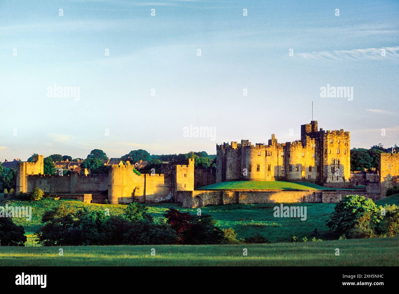 Alnwick Castle casa ancestrale della Famiglia Percy e Harry Potter location del film. Northumberland, Inghilterra. Foto Stock