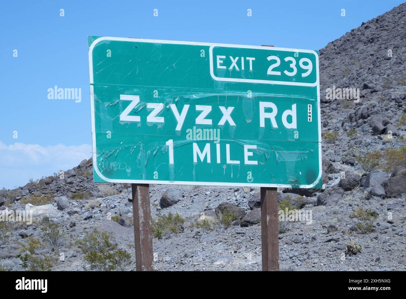 Zzyzx Road uscita 239 lungo l'autostrada Interstate 15 direzione nord , giovedì 11 luglio 2024, nella Valle della morte, calib. Foto Stock