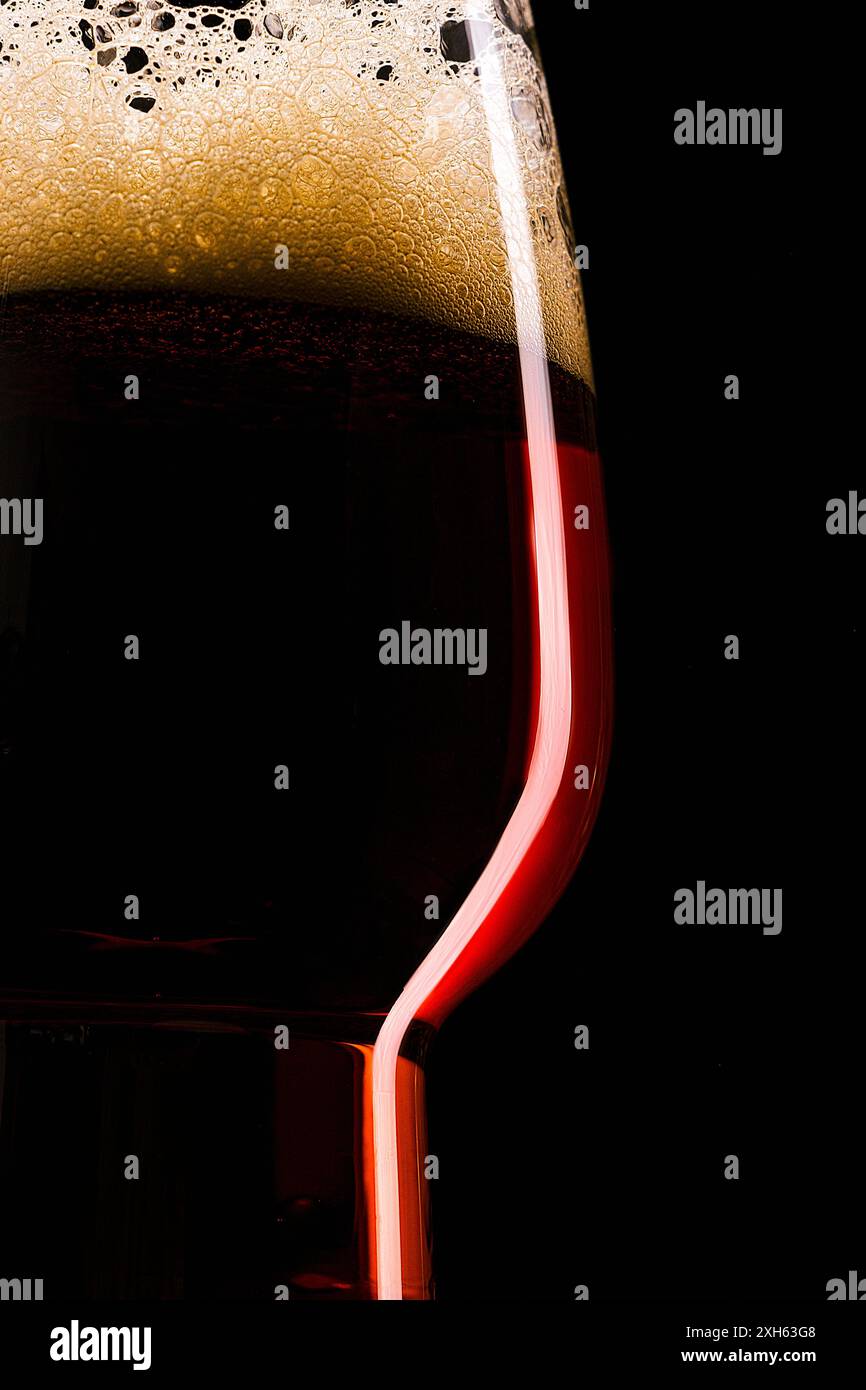Close up of glass with dark beer Foto Stock