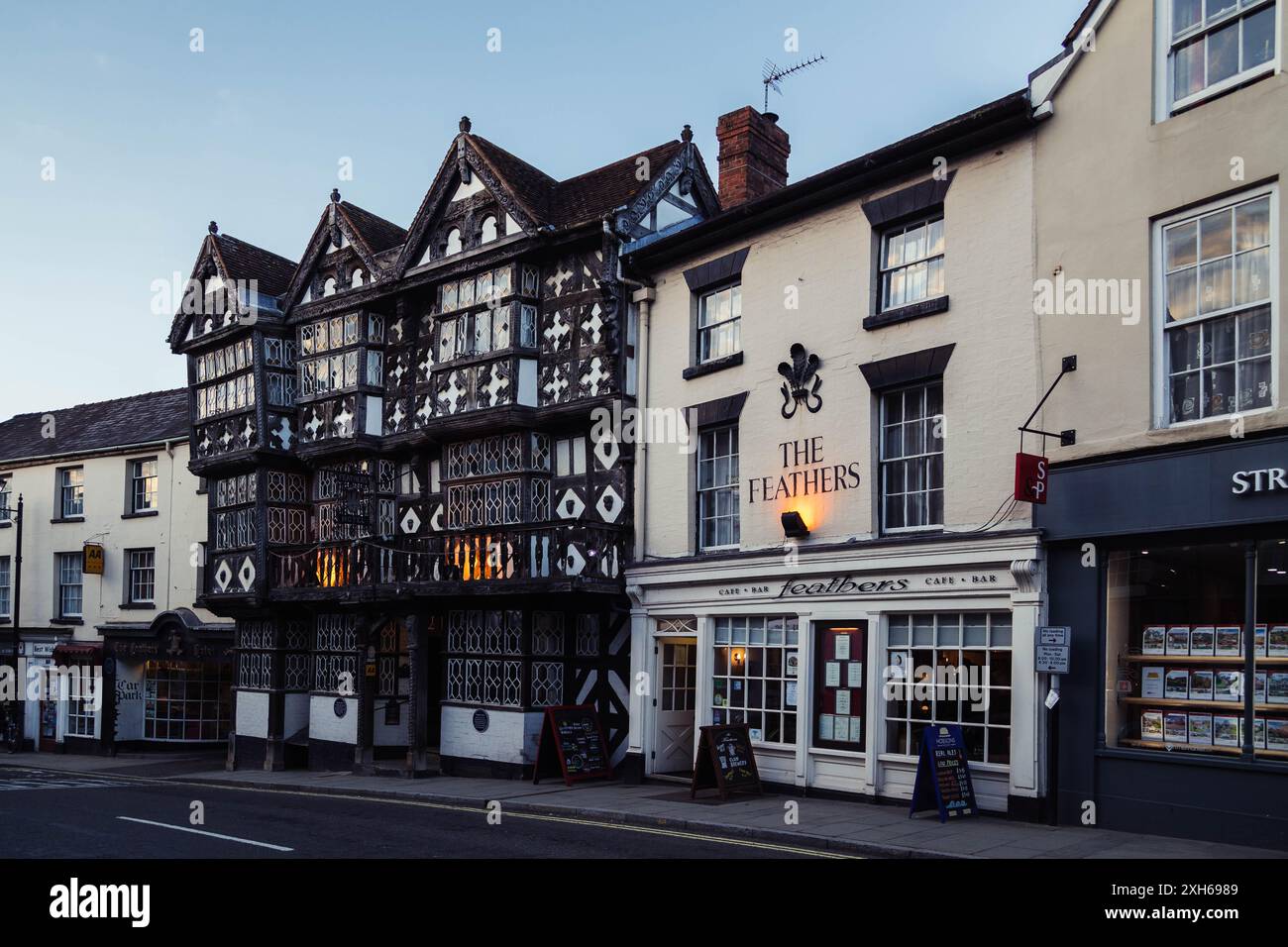 Il Feathers Hotel a Ludlow Shropshire a Dusk Foto Stock