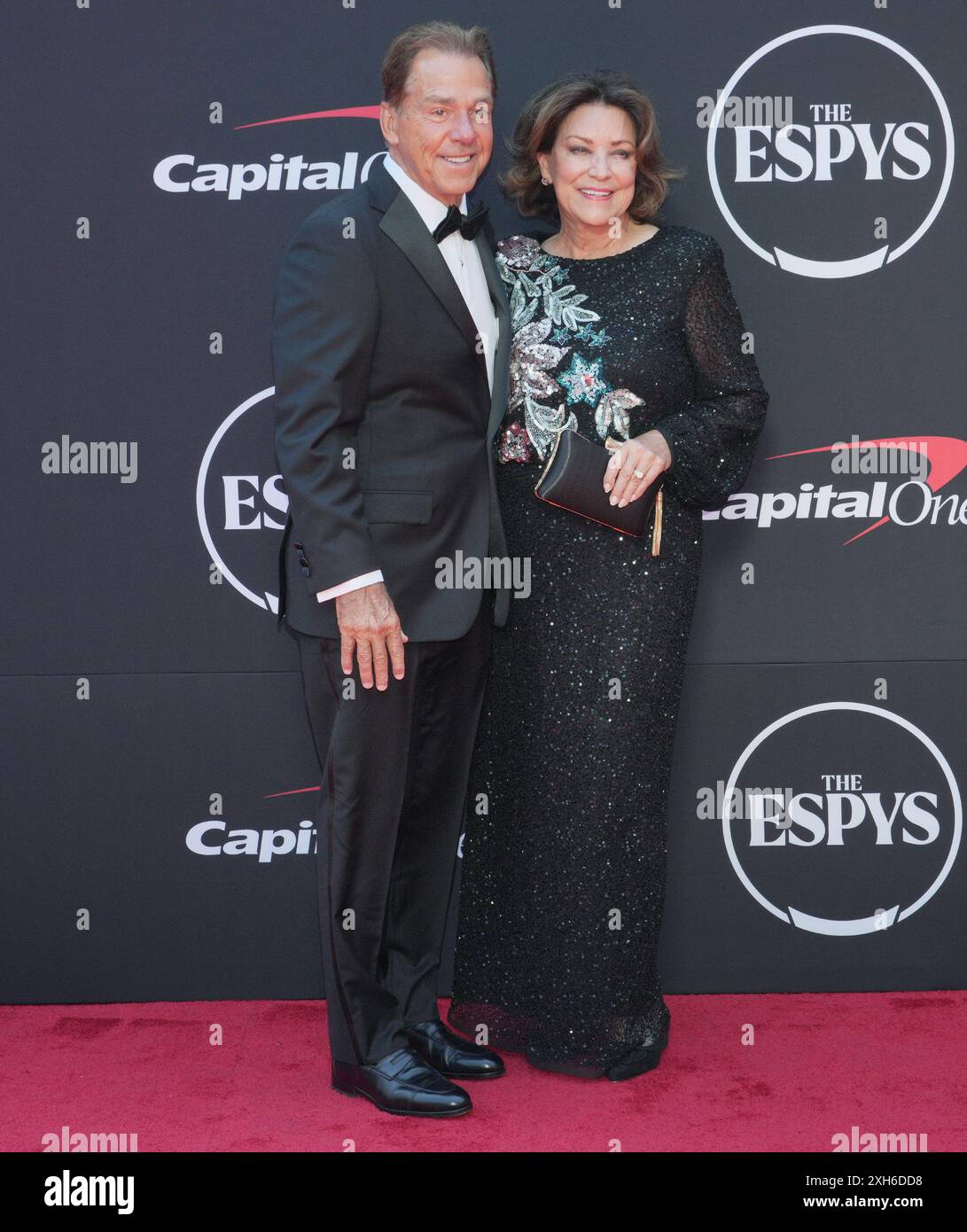 Los Angeles, Stati Uniti. 11 luglio 2024. (L-R) Nick Saban e Terry Saban arrivano alla ESPYS 2024 tenutasi al Dolby Theatre di Hollywood, CA il giovedì, 11 luglio 2024. (Foto di Sthanlee B. Mirador/Sipa USA) credito: SIPA USA/Alamy Live News Foto Stock