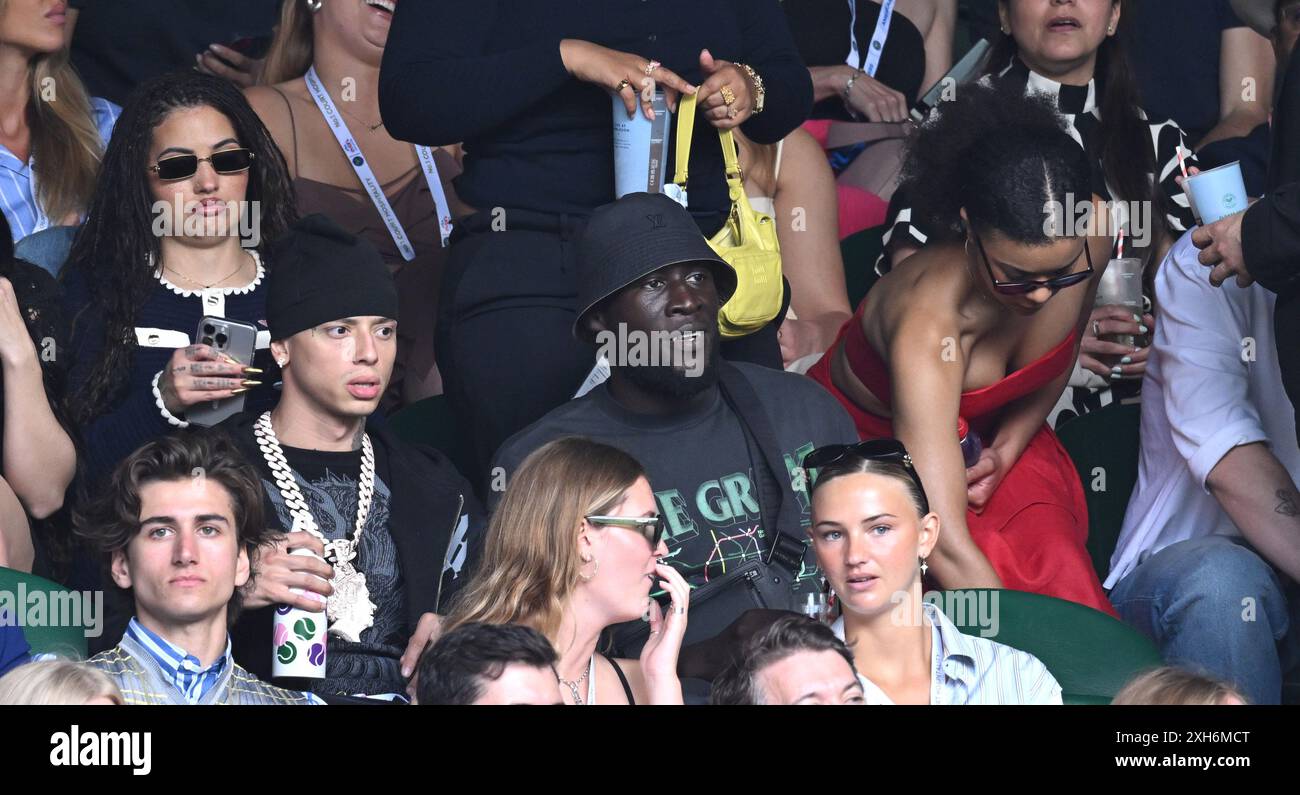 La foto deve essere accreditata ©Alpha Press 079965 11/07/2024 Mabel McVey India Amarteifio Oakley Neil Caesar su aka Central CEE Stormzy Sebastian Croft mia Regan Day Eleven dei Wimbledon Tennis Championships 2024 a Londra Foto Stock