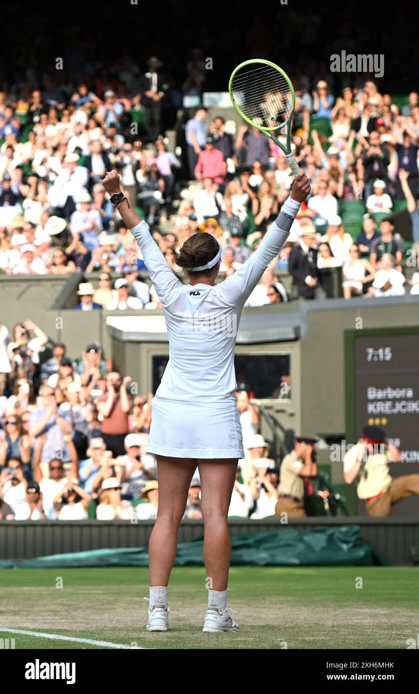 La foto deve essere accreditata ©Alpha Press 079965 11/07/2024 Barbora Krejcikova Day Eleven dei Wimbledon Tennis Championships 2024 di Londra Foto Stock