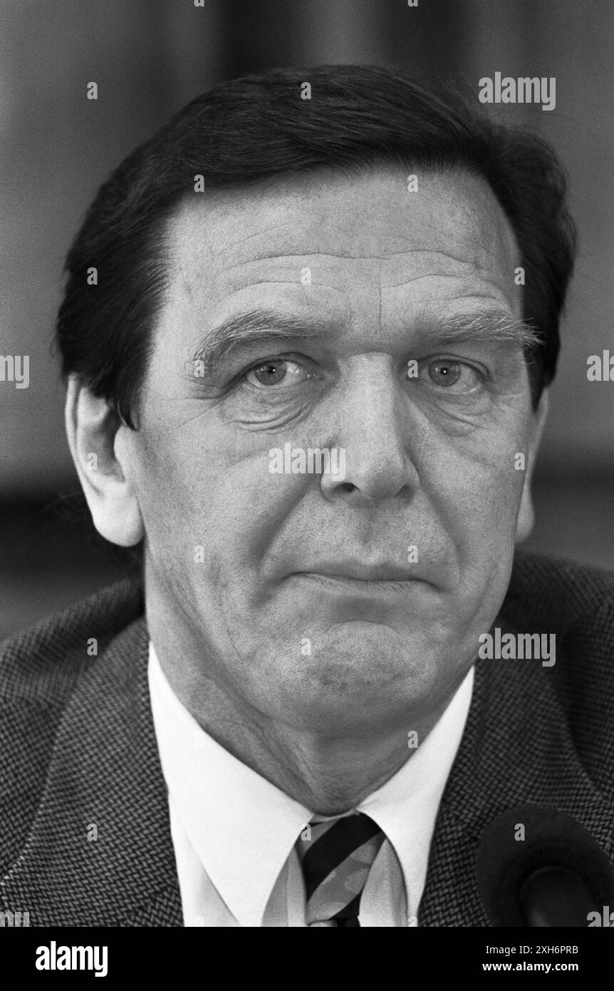 Germania, Bonn, 28.10.1993 Archivio: 43-52-12 per il vostro archivio foto: Gerhard Schroeder, Premier di stato della bassa Sassonia [traduzione automatizzata] Foto Stock