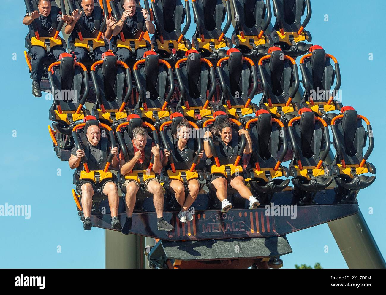 Allentown, Stati Uniti. 11 luglio 2024. Da sinistra, Steve Morrison e Preston Elliot reagiscono mentre cavalcano Iron Menace durante il Day Off della WMMR a Dorney Park giovedì 11 luglio 2024 al Dorney Park di Allentown, Pennsylvania. ( Crediti: William Thomas Cain/Alamy Live News Foto Stock