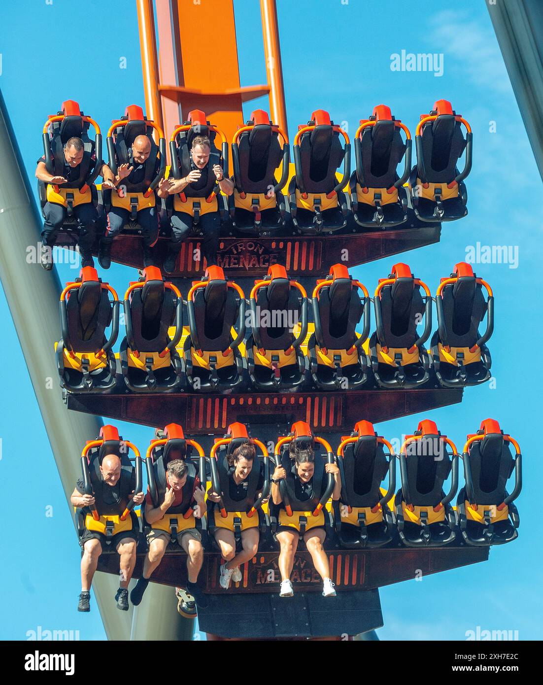 Allentown, Stati Uniti. 11 luglio 2024. Da sinistra, Steve Morrison e Preston Elliot reagiscono mentre cavalcano Iron Menace durante il Day Off della WMMR a Dorney Park giovedì 11 luglio 2024 al Dorney Park di Allentown, Pennsylvania. ( Crediti: William Thomas Cain/Alamy Live News Foto Stock