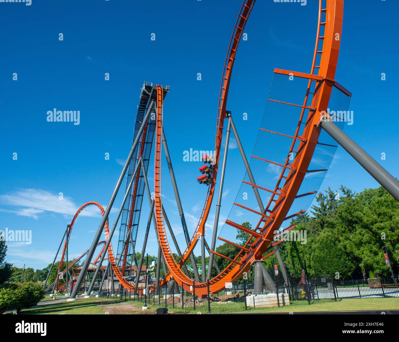 Allentown, Stati Uniti. 11 luglio 2024. Le nuove montagne russe, Iron Menace, vengono viste durante il Day Off della WMMR al Dorney Park giovedì 11 luglio 2024 al Dorney Park di Allentown, Pennsylvania. ( Crediti: William Thomas Cain/Alamy Live News Foto Stock