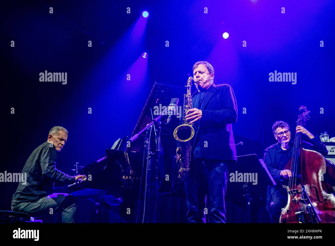 ROTTERDAM - il pianista Brad Mehldau, il sassofonista Chris Potter e il bassista John Patitucci durante il primo giorno del North Sea Jazz Festival 2024. I visitatori del festival possono assistere a più di 150 spettacoli a Rotterdam Ahoy in tre giorni. ANP PAUL BERGEN paesi bassi Out - belgio Out crediti: ANP/Alamy Live News Foto Stock