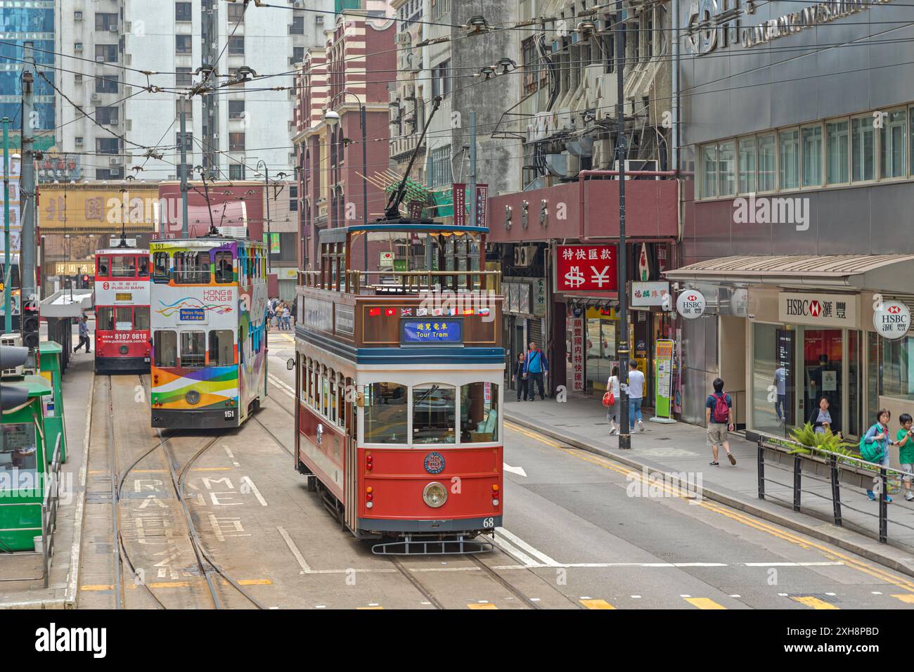 Hong Kong, Cina - 29 aprile 2017: Tour a due piani con tram scoperto e linea Heritage Tramway presso l'attrazione turistica dell'isola. Foto Stock