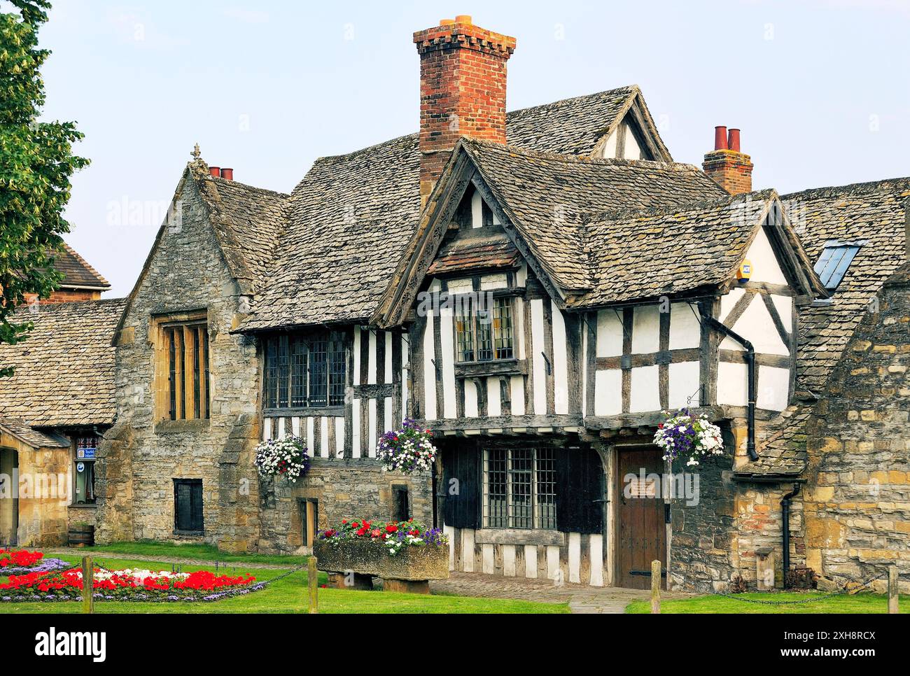 Il Almonry nella città di Evesham, Worcestershire, Inghilterra. 14 C home dell'Elemosiniere di Evesham Abbey. Oggi un museo Foto Stock