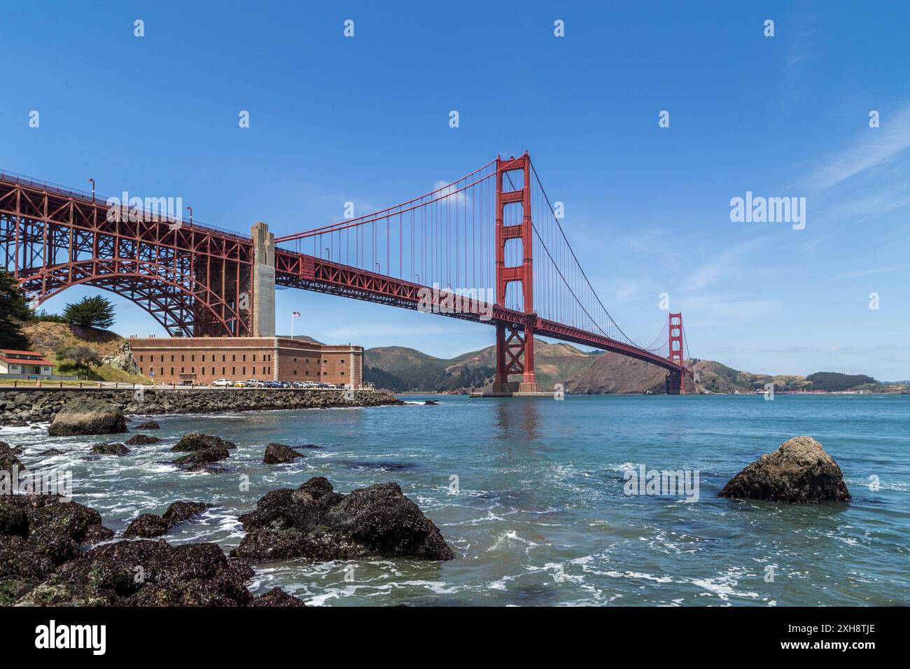 Golden Gate Bridge e Fort Point National Historic Site dal Marine Dr. San Francisco Foto Stock