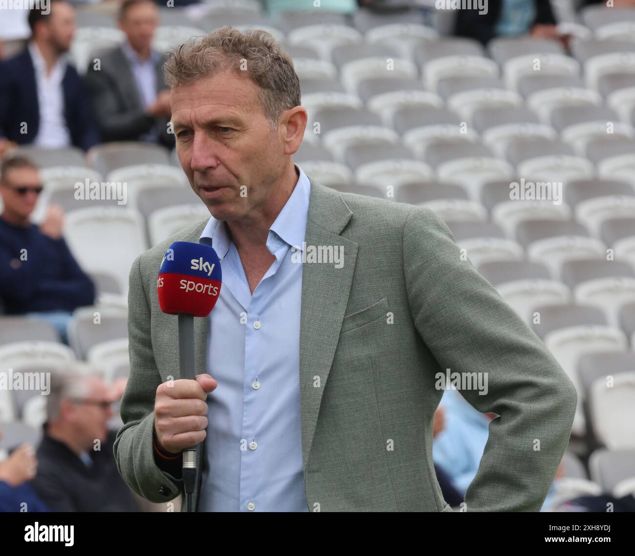 LONDRA, Regno Unito, JULY12: Mikev Atherton Braodcaster durante il Rothesay test il suo test Day 3 of 5 match tra Inghilterra e Indie occidentali al Lord's Cricket Ground, Londra il 12 luglio 2024 Foto Stock