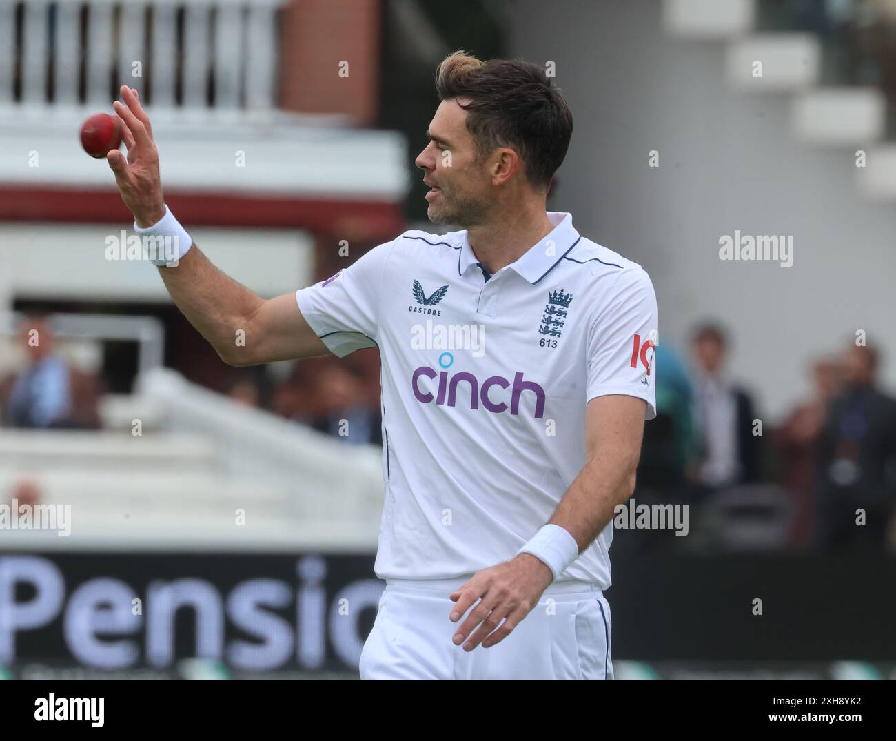 LONDRA, Regno Unito, JULY12:England's James Anderson (Lancashire) durante Rothesay test ITS test Day 3 of 5 match tra Inghilterra e Indie occidentali al Lord's Cricket Ground, Londra il 12 luglio 2024 Foto Stock