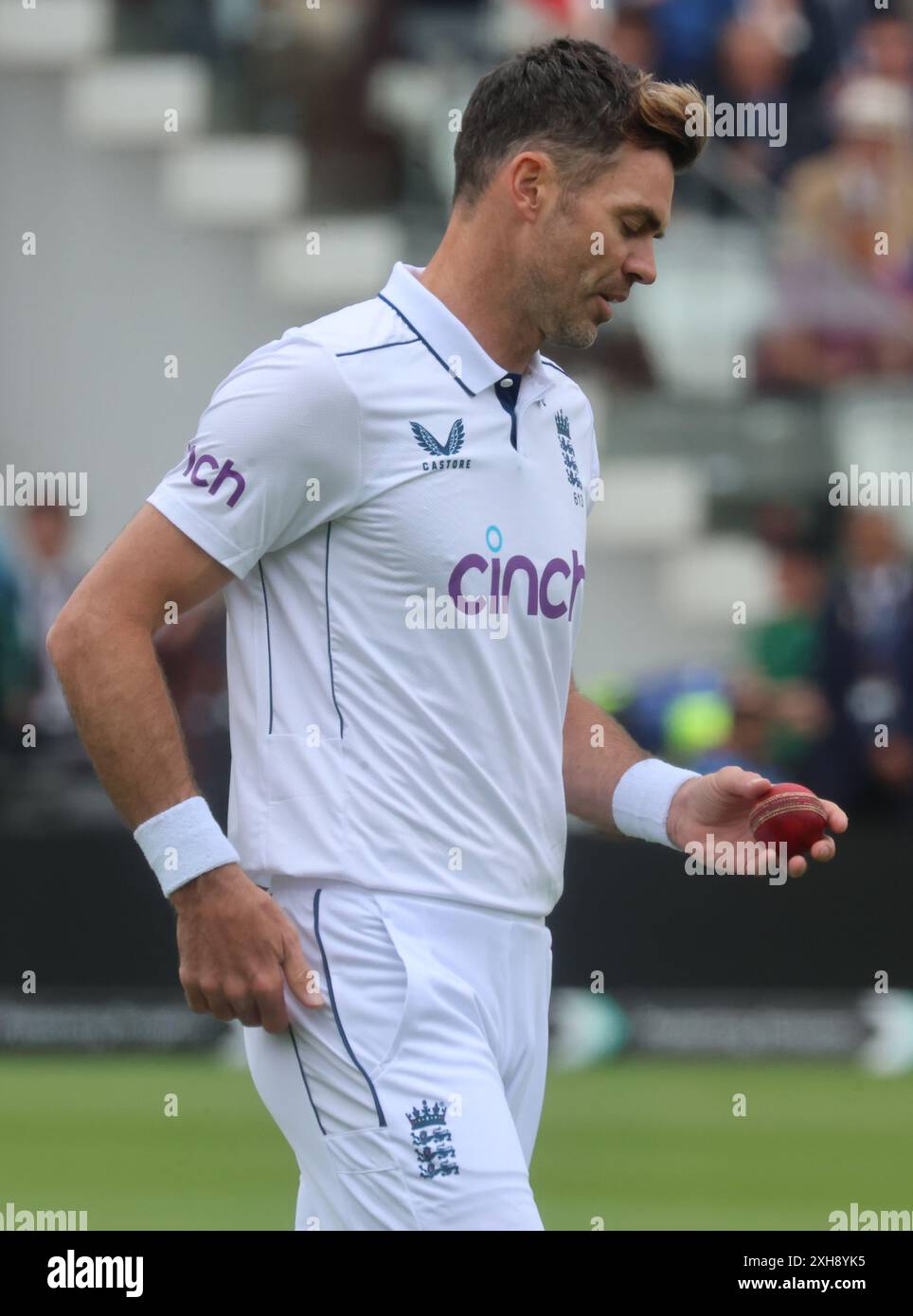 LONDRA, Regno Unito, JULY12:England's James Anderson (Lancashire) durante Rothesay test ITS test Day 3 of 5 match tra Inghilterra e Indie occidentali al Lord's Cricket Ground, Londra il 12 luglio 2024 Foto Stock