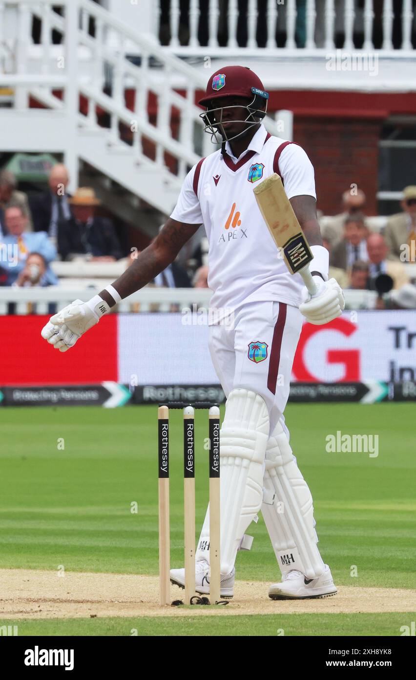 LONDRA, Regno Unito, JULY12: Alzarri Joseph of West Indies durante Rothesay prova il suo test Day 3 of 5 match tra Inghilterra e West Indies al Lord's Cricket Ground di Londra il 12 luglio 2024 Foto Stock