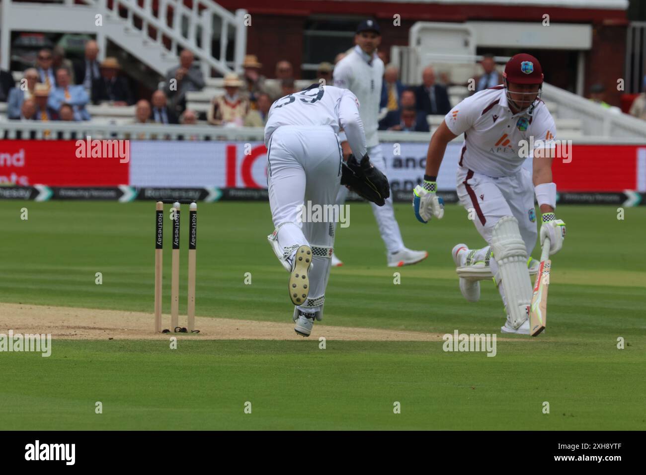 LONDRA, Regno Unito, JULY12: Alzarri Joseph of West Indies durante Rothesay prova il suo test Day 3 of 5 match tra Inghilterra e West Indies al Lord's Cricket Ground di Londra il 12 luglio 2024 Foto Stock