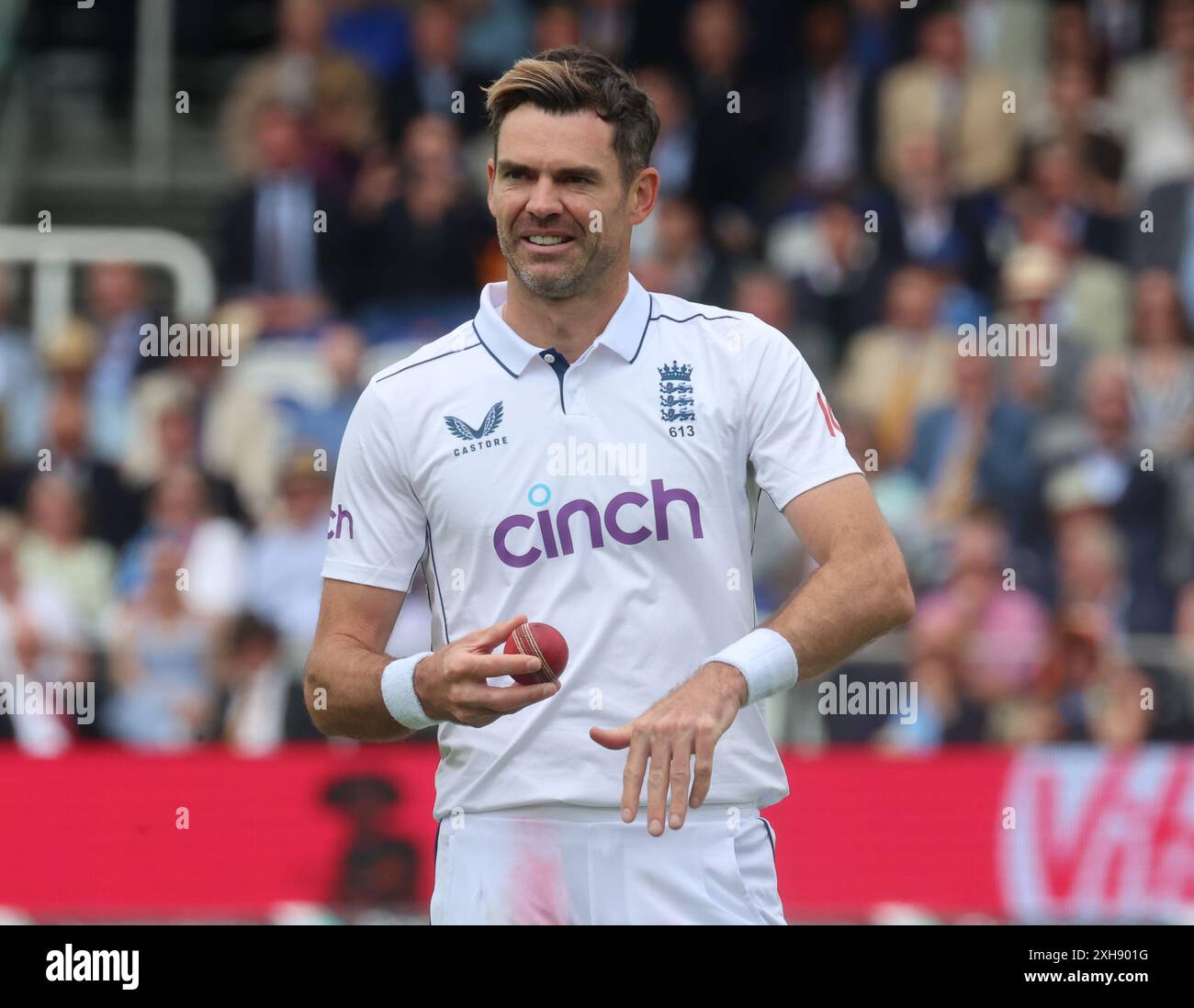 LONDRA, Regno Unito, JULY12:England's James Anderson (Lancashire) in azione durante Rothesay test ITS test Day 3 of 5 match tra Inghilterra e Indie occidentali al Lord's Cricket Ground, Londra il 12 luglio 2024 Foto Stock