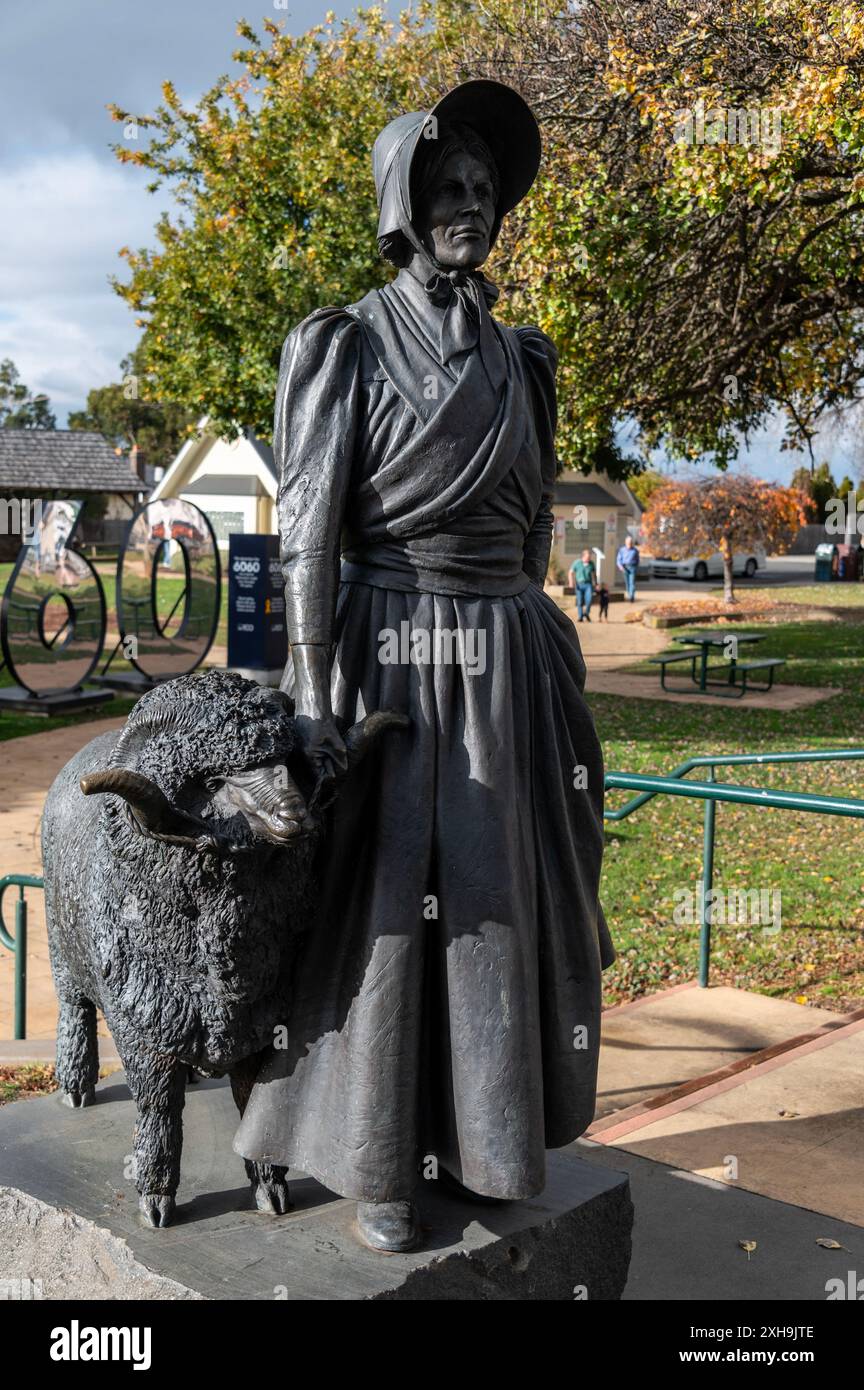 Una statua della scozzese (Glasgow) nata Elisa Forlong e del suo sassone Merino RAM a Campbell Town, nella zona delle Midlands della Tasmania, Australia. Jack ELISA Foto Stock