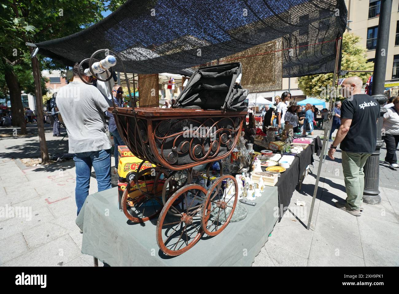 Il mercato delle pulci di El Rastro a Madrid, Spagna Foto Stock