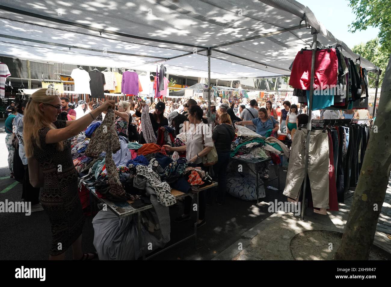 Il mercato delle pulci di El Rastro a Madrid, Spagna Foto Stock